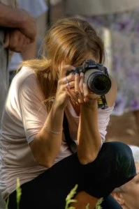 Does taking photos improve your memory? Apparently, it prevents you from paying full attention to the situation or object.